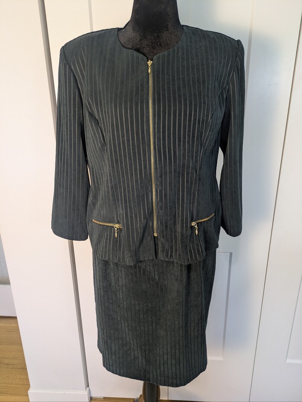 Vintage DJ &Co Dawn Joy Green Gold Pinstripe 2Pc Set Skirt Jacket Blazer Sz 18